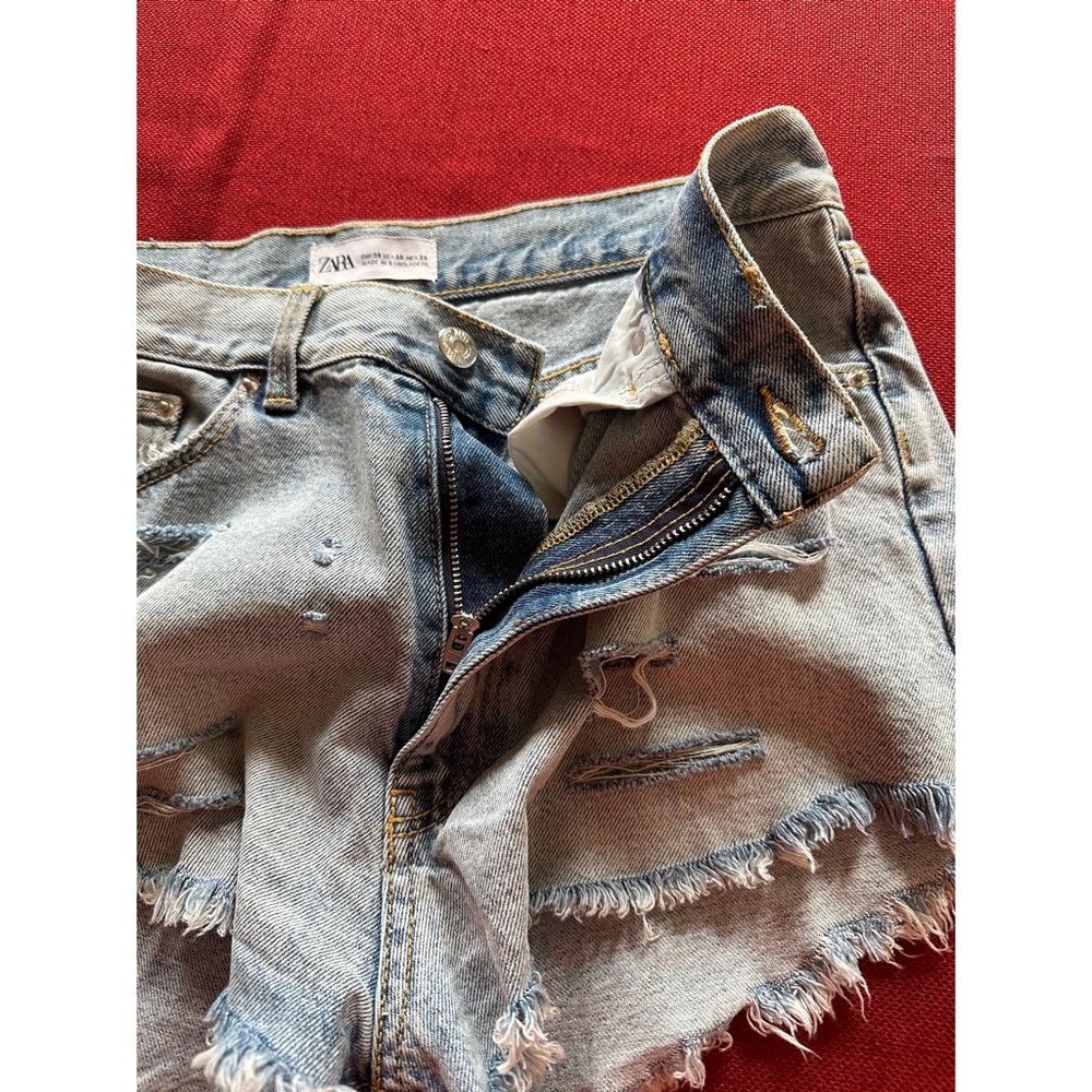 Zara distressed light wash denim shorts, size 6 - Picture 6 of 10